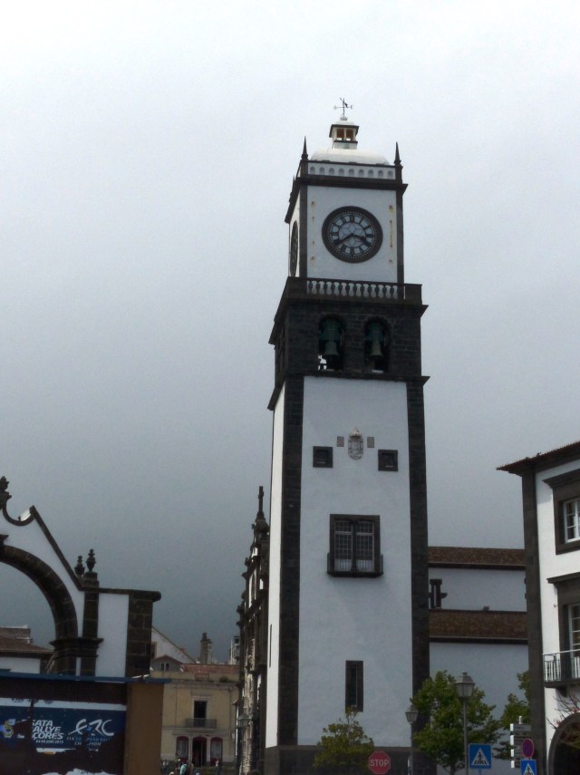 ponta delgarda arch 3